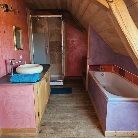 Eco-friendly House, Near Angers5 Bedrooms, 2 Bathrooms Nyaraló Corze