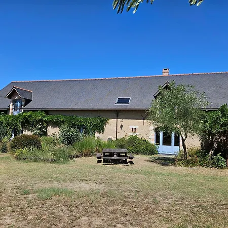 Eco-friendly House, Near Angers5 Bedrooms, 2 Bathrooms Feriehus Corze