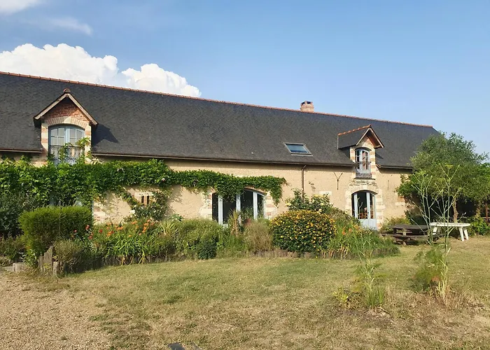 Eco-friendly House, Near Angers5 Bedrooms, 2 Bathrooms Semesterbostad