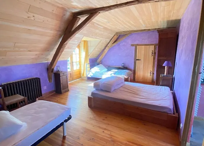 Eco-friendly House, Near Angers5 Bedrooms, 2 Bathrooms Semesterbostad Corze